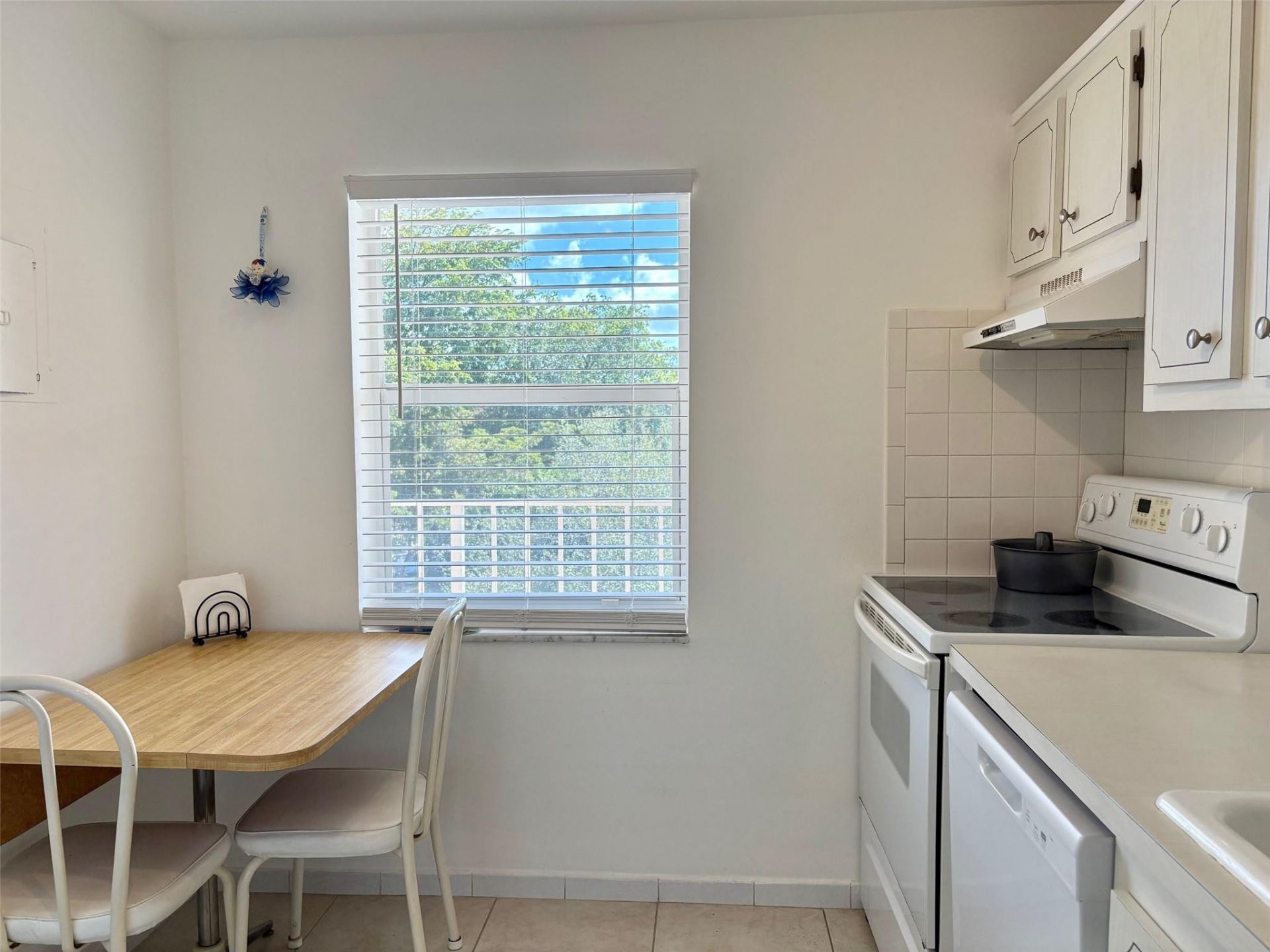 1055 Country Club Drive, Unit 404, Margate, FL 33063 Photo