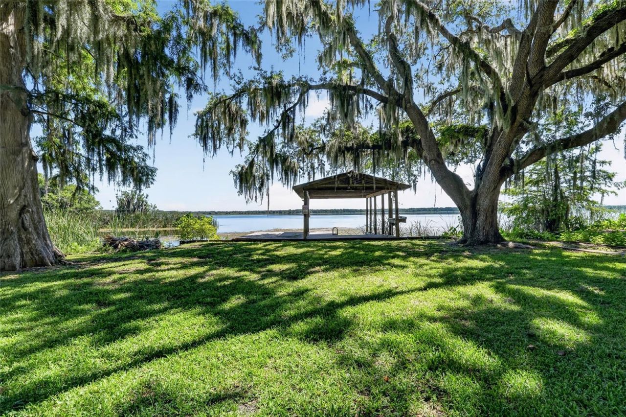 4136 Cr 400 , Lake Panasoffkee, FL 33538 Photo
