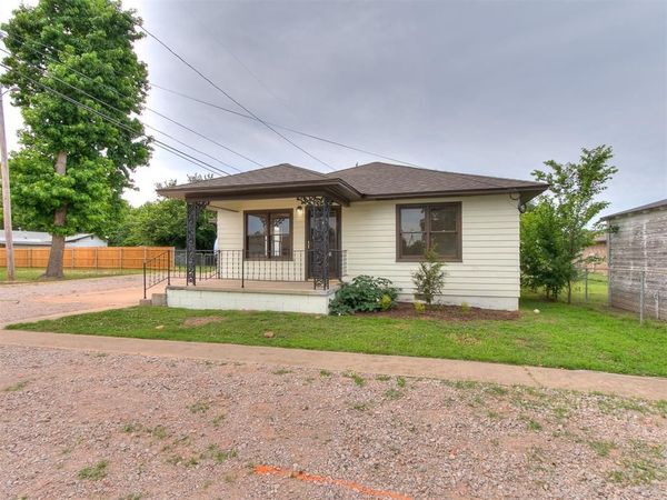 906 W Ridgewood Street, Shawnee, OK 74801