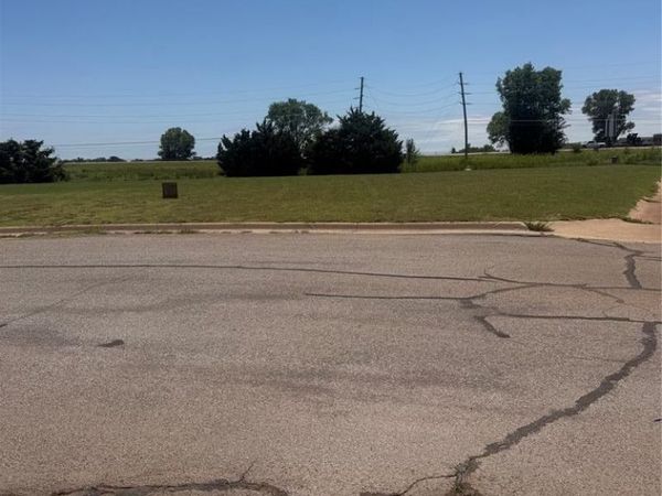 Willow Street, Elk City, OK 73644