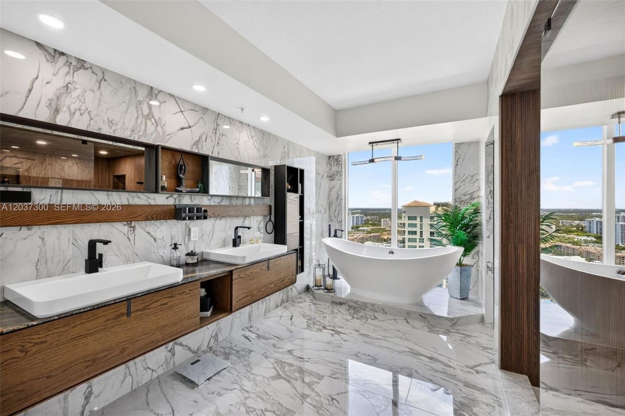 3370 Hidden Bay Dr, Unit #UPH3715, Aventura, FL 33180 Photo