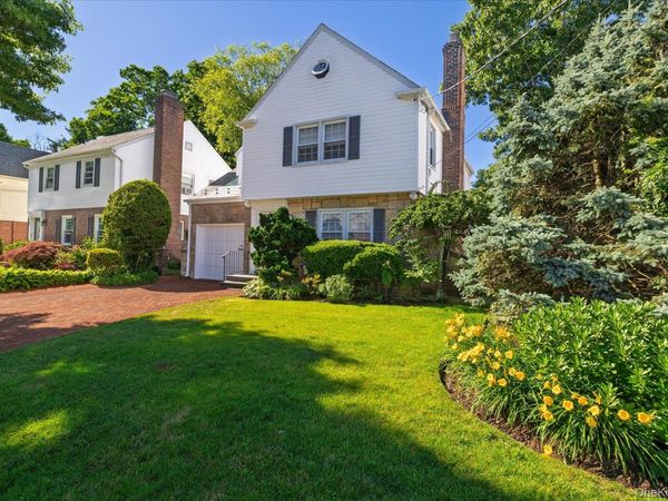 108 Muirfield Road , Rockville Centre, NY 11570