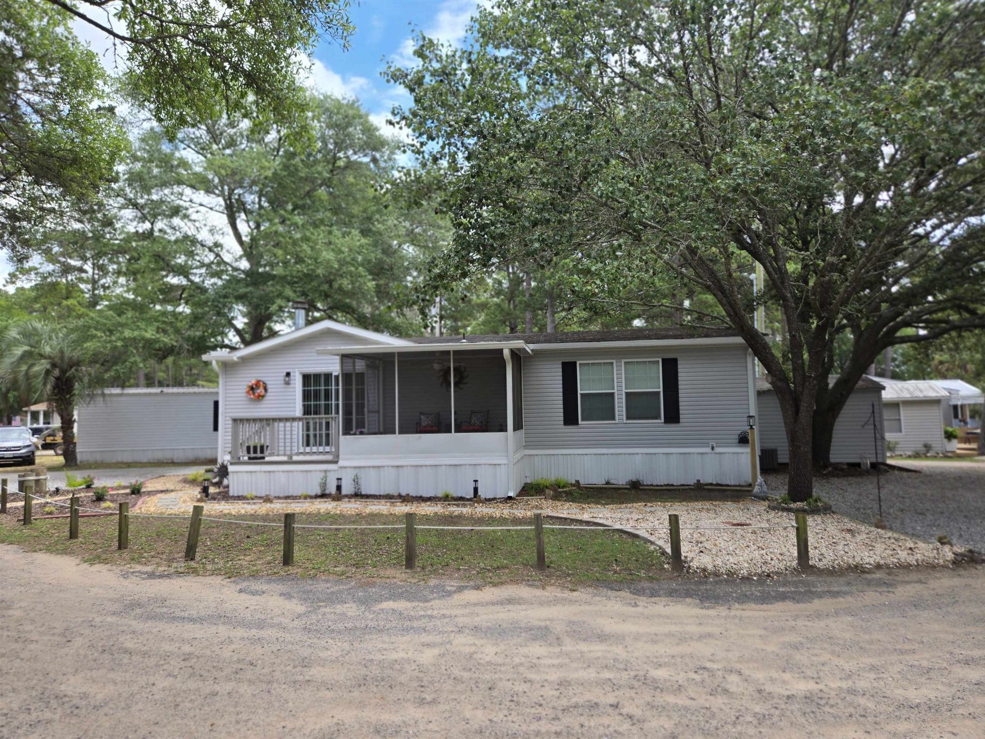 457 E Banks Dr. Photo 6