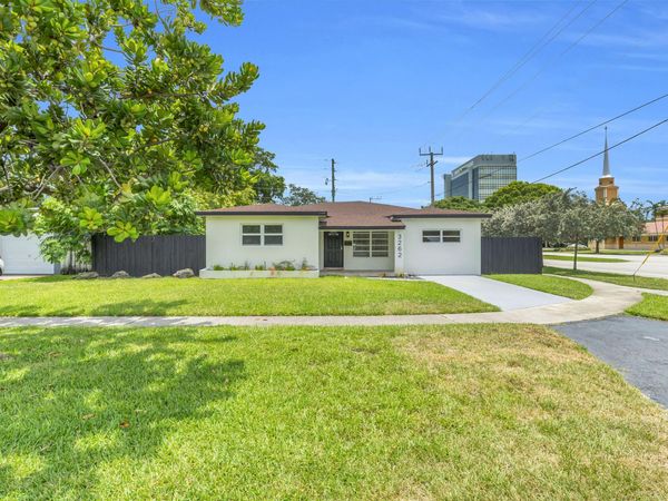 3262 Pierce Street, Hollywood, FL 33021