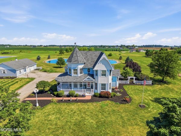 10128 E Kramer Road, Bowling Green, OH 43402
