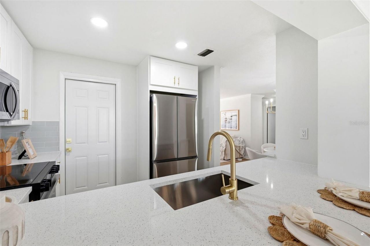 9128 142nd Street, Seminole, FL 33776 Photo