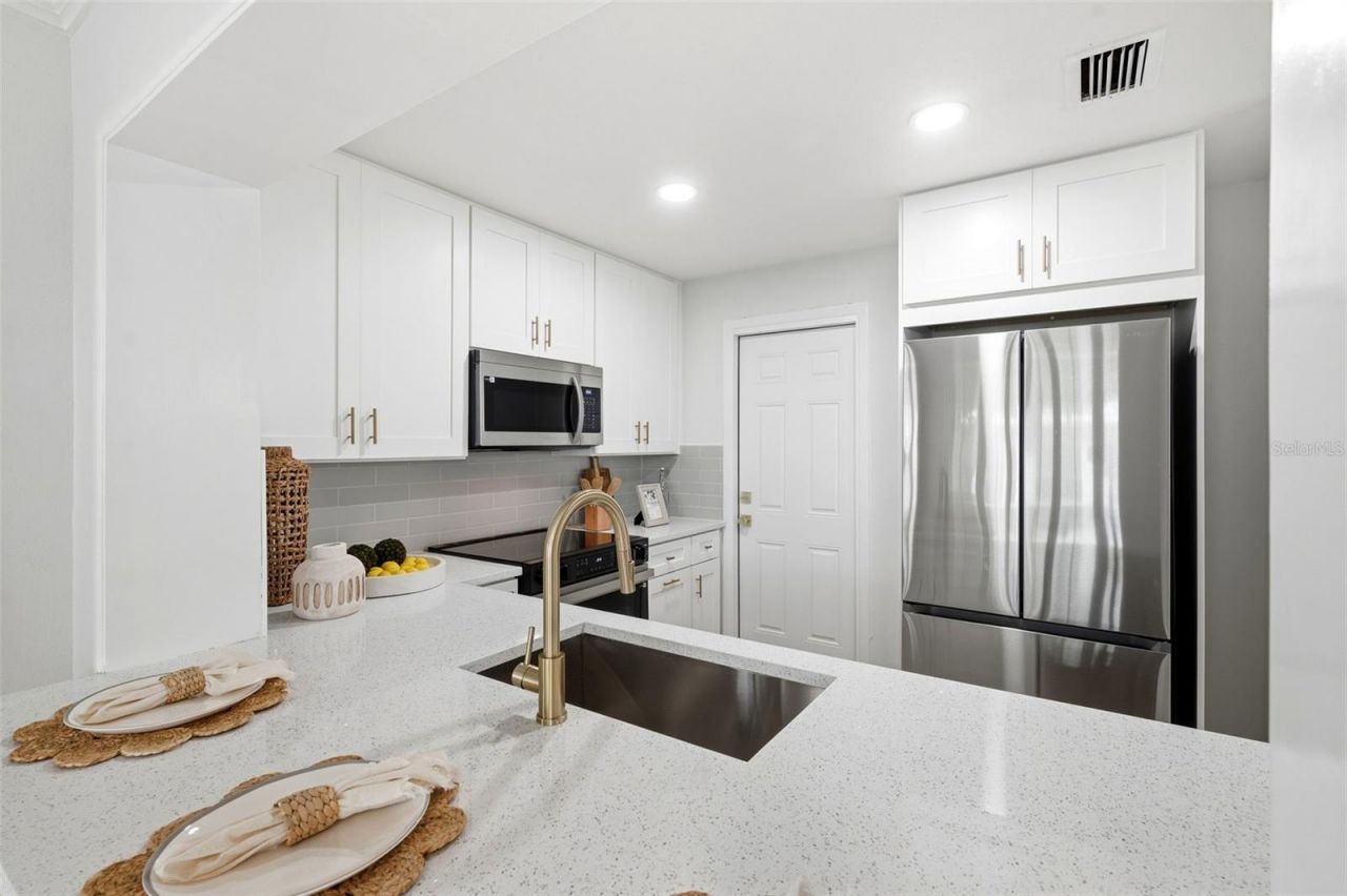 9128 142nd Street, Seminole, FL 33776 Photo