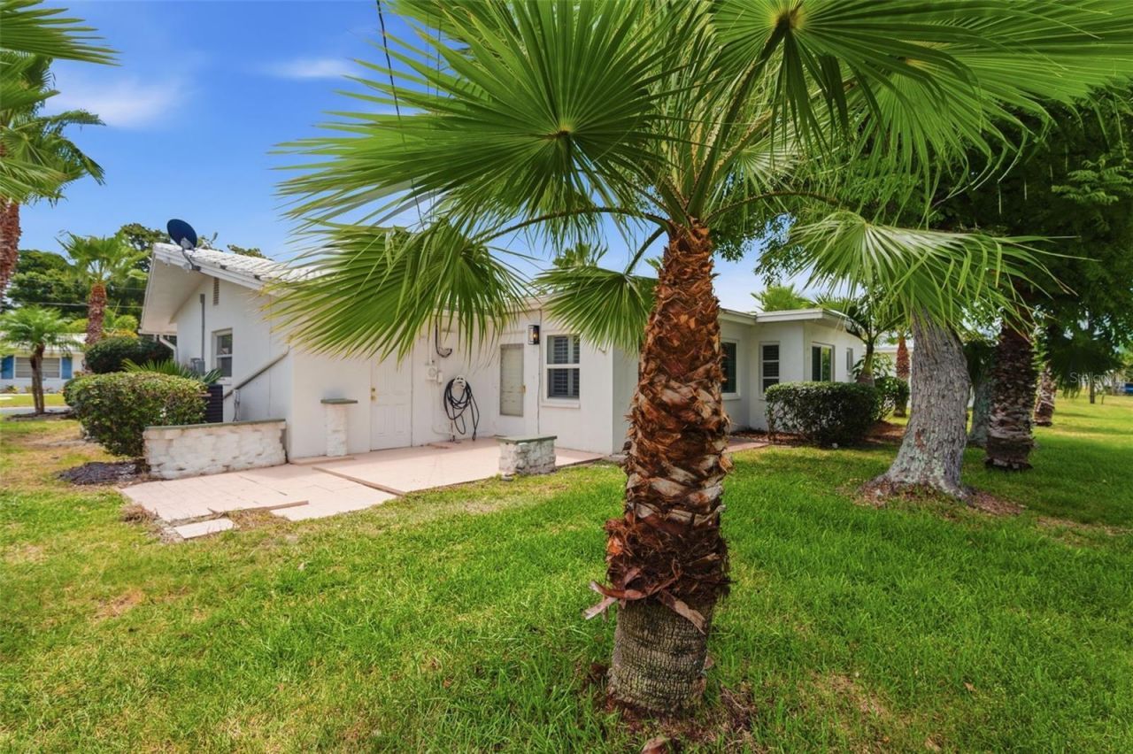9128 142nd Street, Seminole, FL 33776 Photo