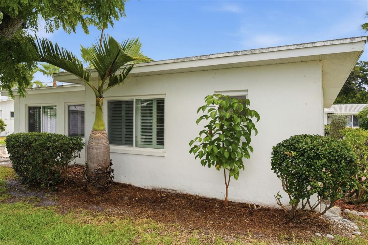 9128 142nd Street, Seminole, FL 33776 Photo
