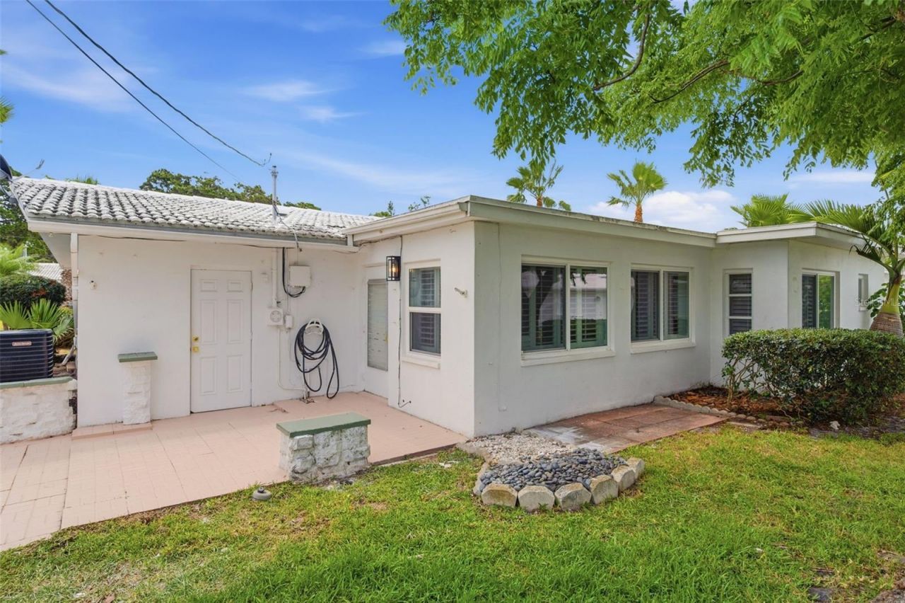9128 142nd Street, Seminole, FL 33776 Photo