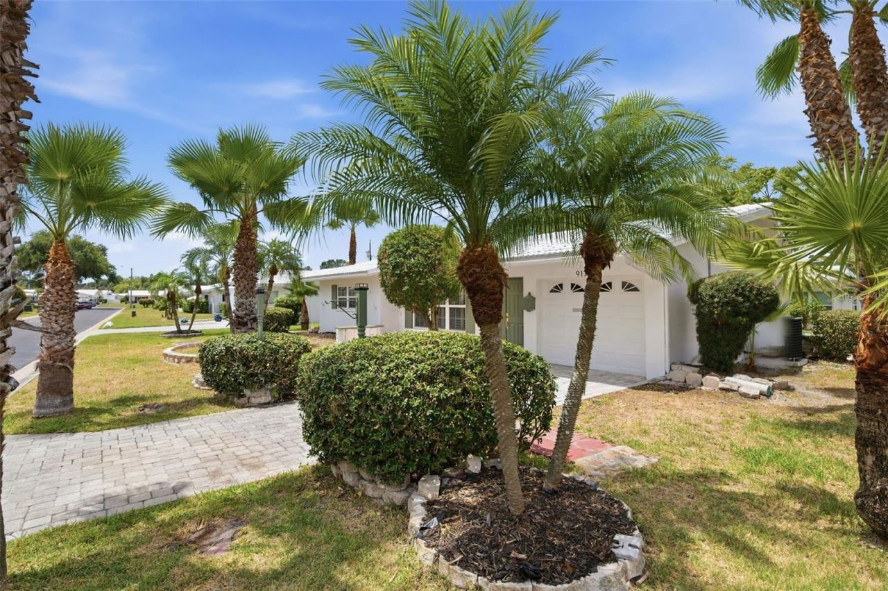 9128 142nd Street, Seminole, FL 33776 Photo