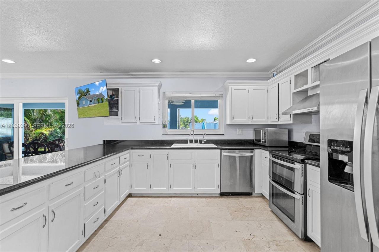 20950 SW 232nd St , Miami, FL 33170 Photo