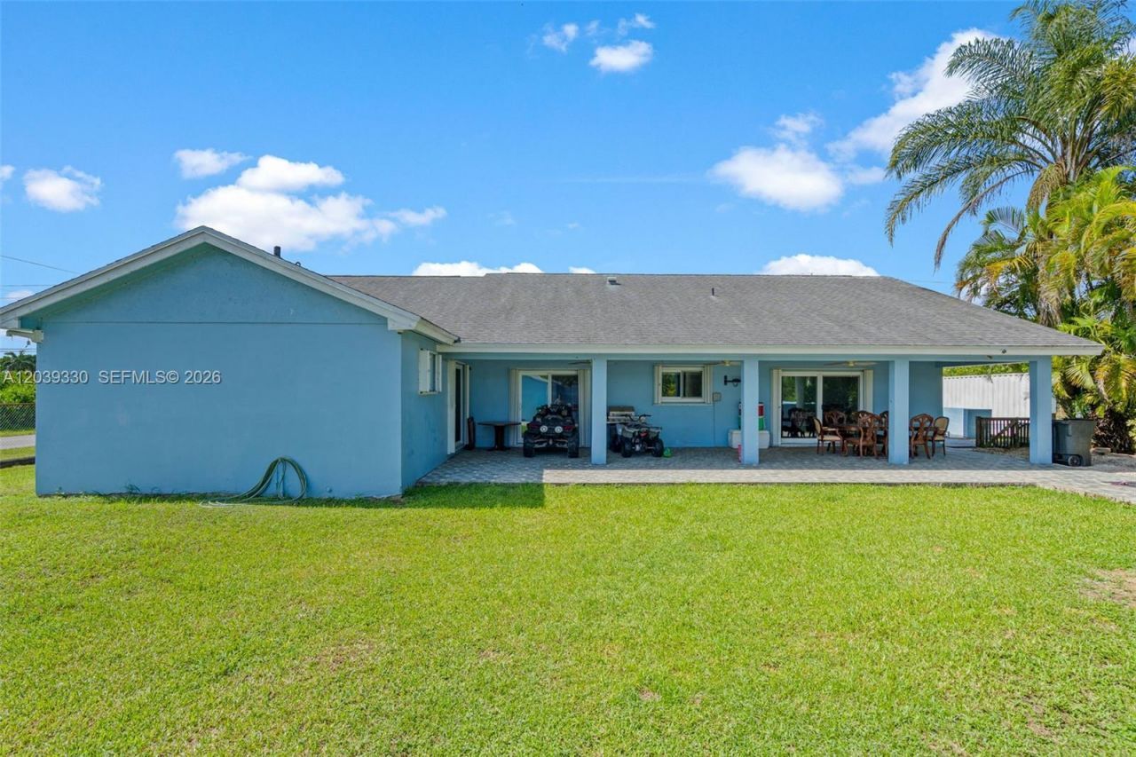 20950 SW 232nd St , Miami, FL 33170 Photo