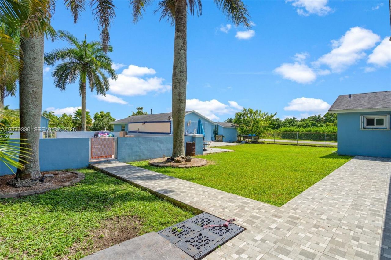 20950 SW 232nd St , Miami, FL 33170 Photo