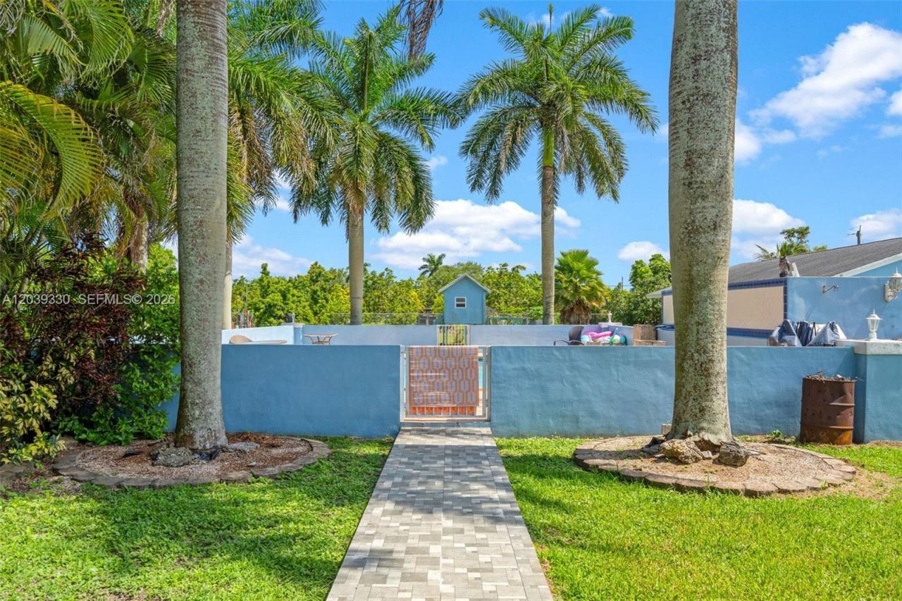 20950 SW 232nd St , Miami, FL 33170 Photo