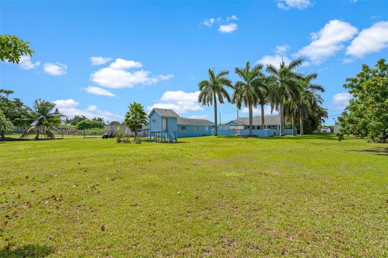 20950 SW 232nd St , Miami, FL 33170 Photo