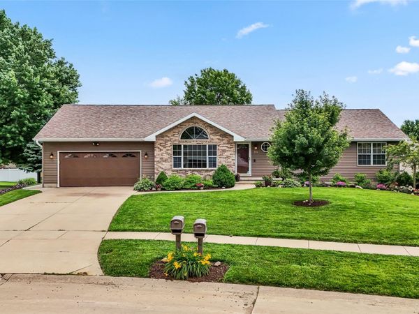 755 Deerfield Ddr , Marion, IA 52302