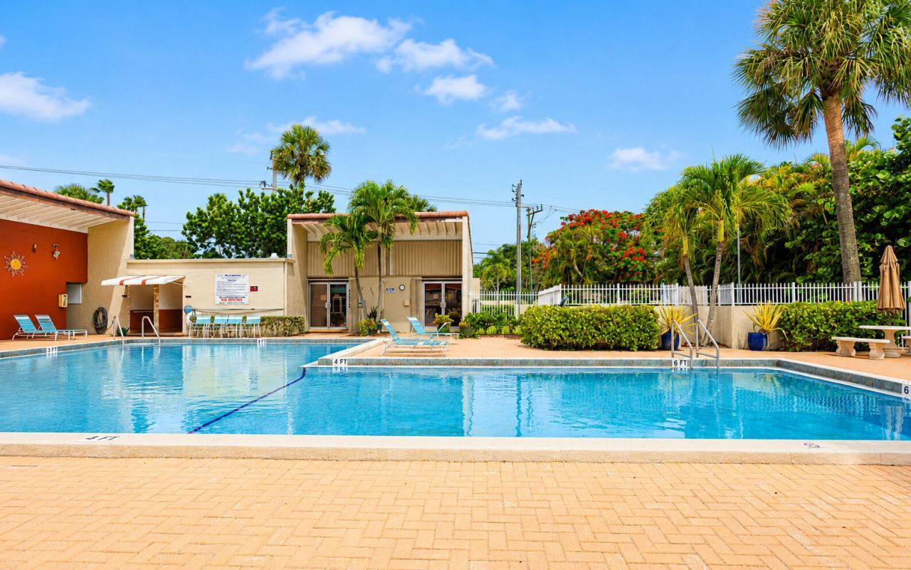 2601 Boundbrook Boulevard, Unit 205, Palm Springs, FL 33406 Photo