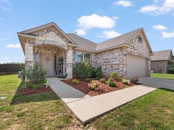 4000 Bendale Road , Benbrook, TX 76116