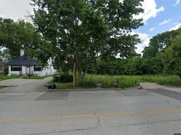 5811 Prospect Avenue, Kansas City, MO 64130