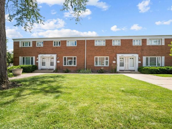 1050 Higgins Road , Unit B, Park Ridge, IL 60068
