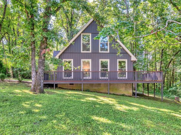 1144 Chestnut Dr , Burns, TN 37029