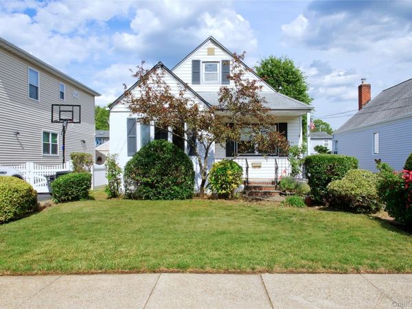 172 Wellington Road S, Garden City, NY 11530