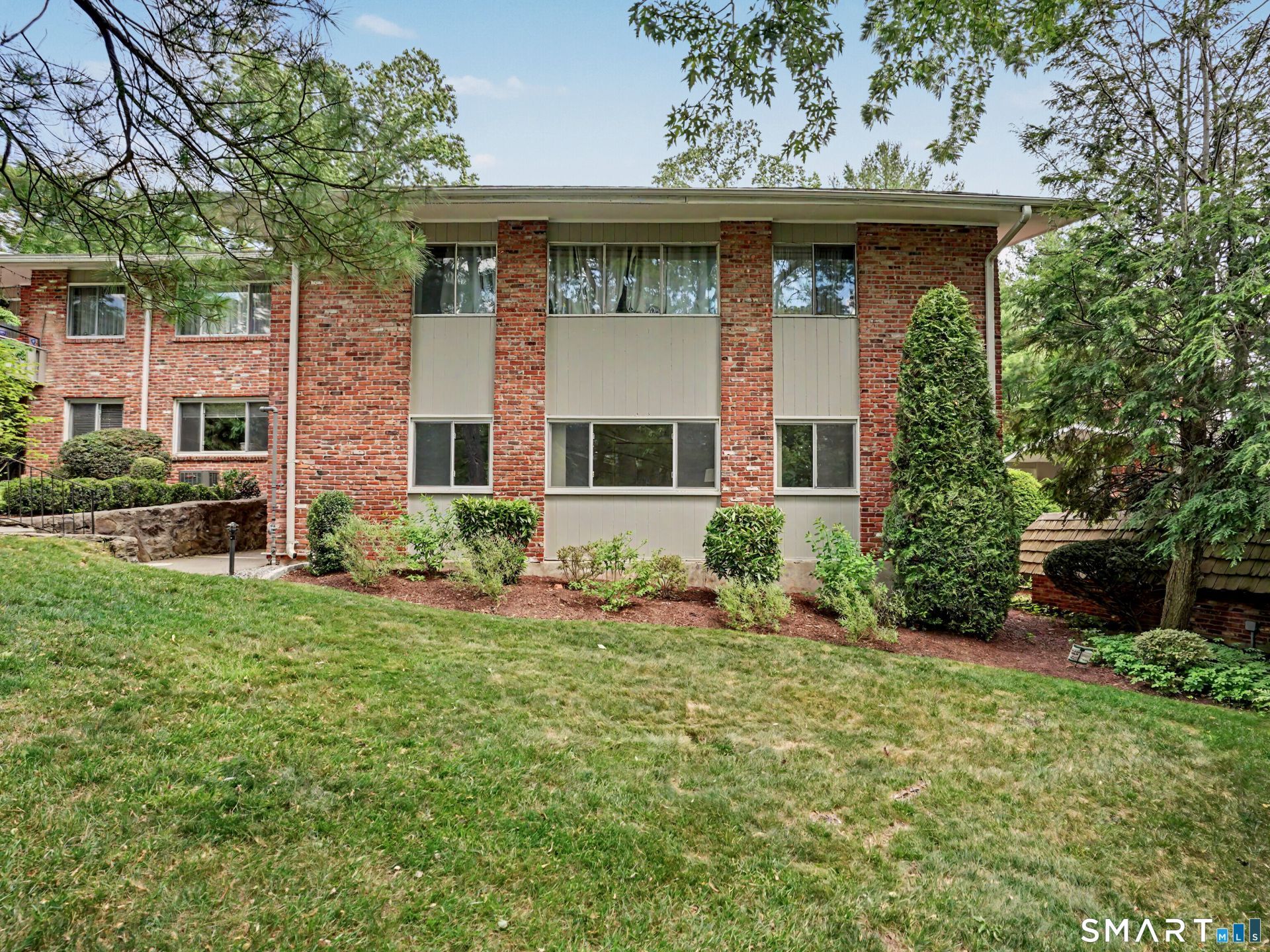 18 Southport Woods, Unit 18, Fairfield, CT 06890 Main Photo