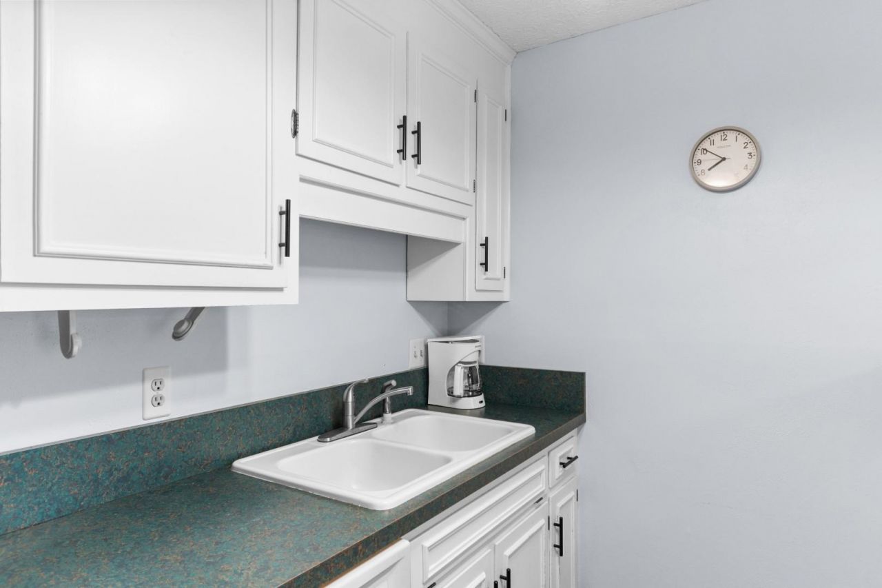 200 Maison Dr.  Photo 5