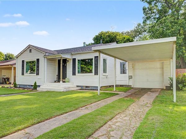610 South Oak Hill Street , Siloam Springs, AR 72761