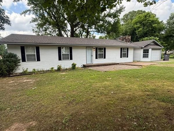 305 Vine Street, Newark, AR 72562