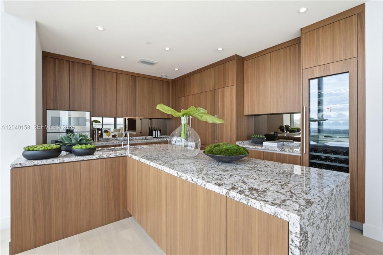 175 SE 25th. , Unit 3401/3402, Miami, FL 33129 Photo