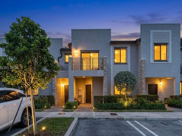 21068 NE 8th Ave , Miami, FL 33179