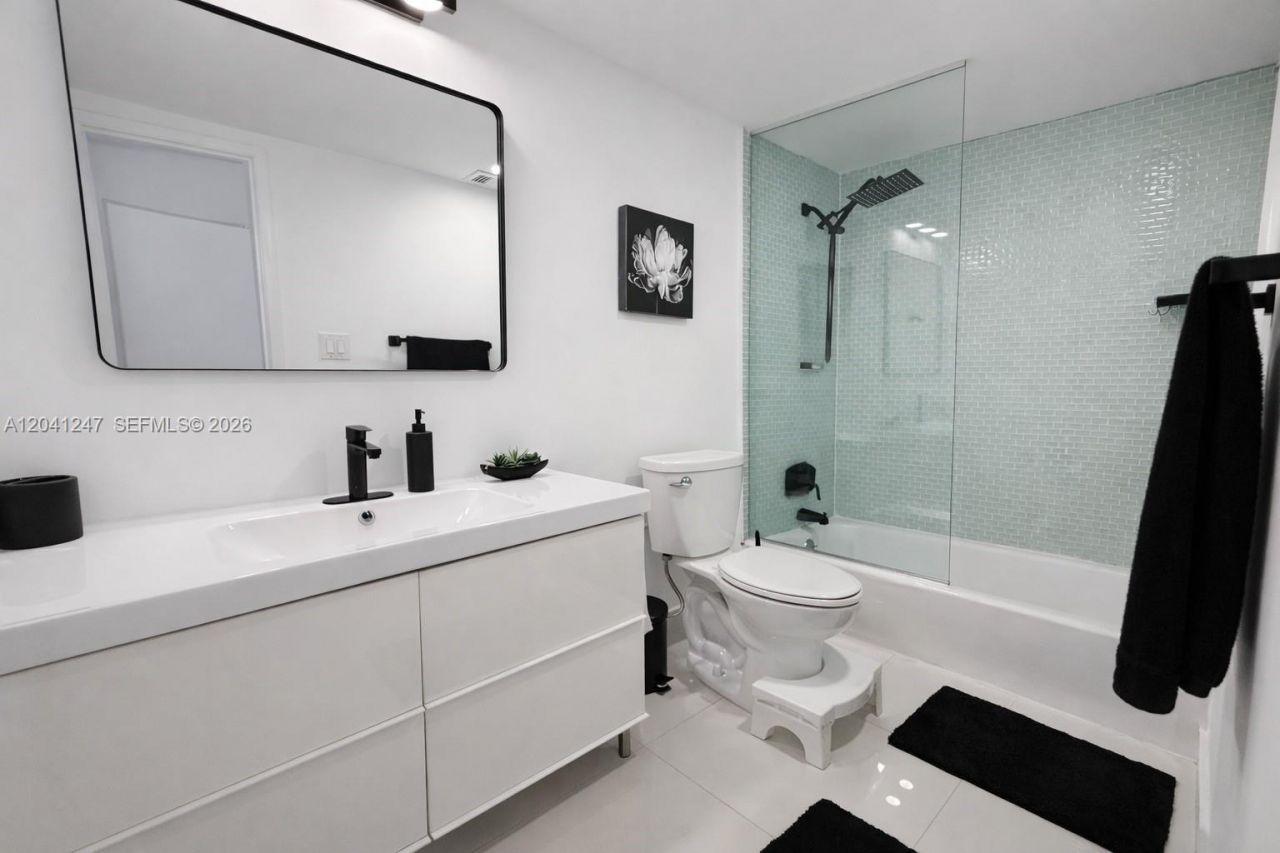 19380 Collins Ave, Unit 307, Sunny Isles Beach, FL 33160 Photo