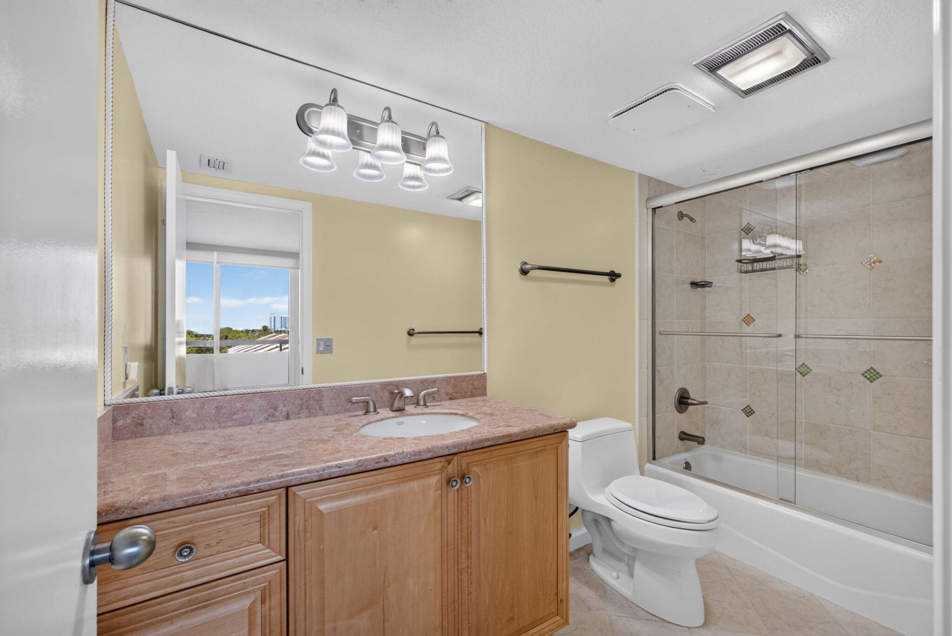4000 N Ocean Drive, Unit 403, Singer Island, FL 33404 Photo