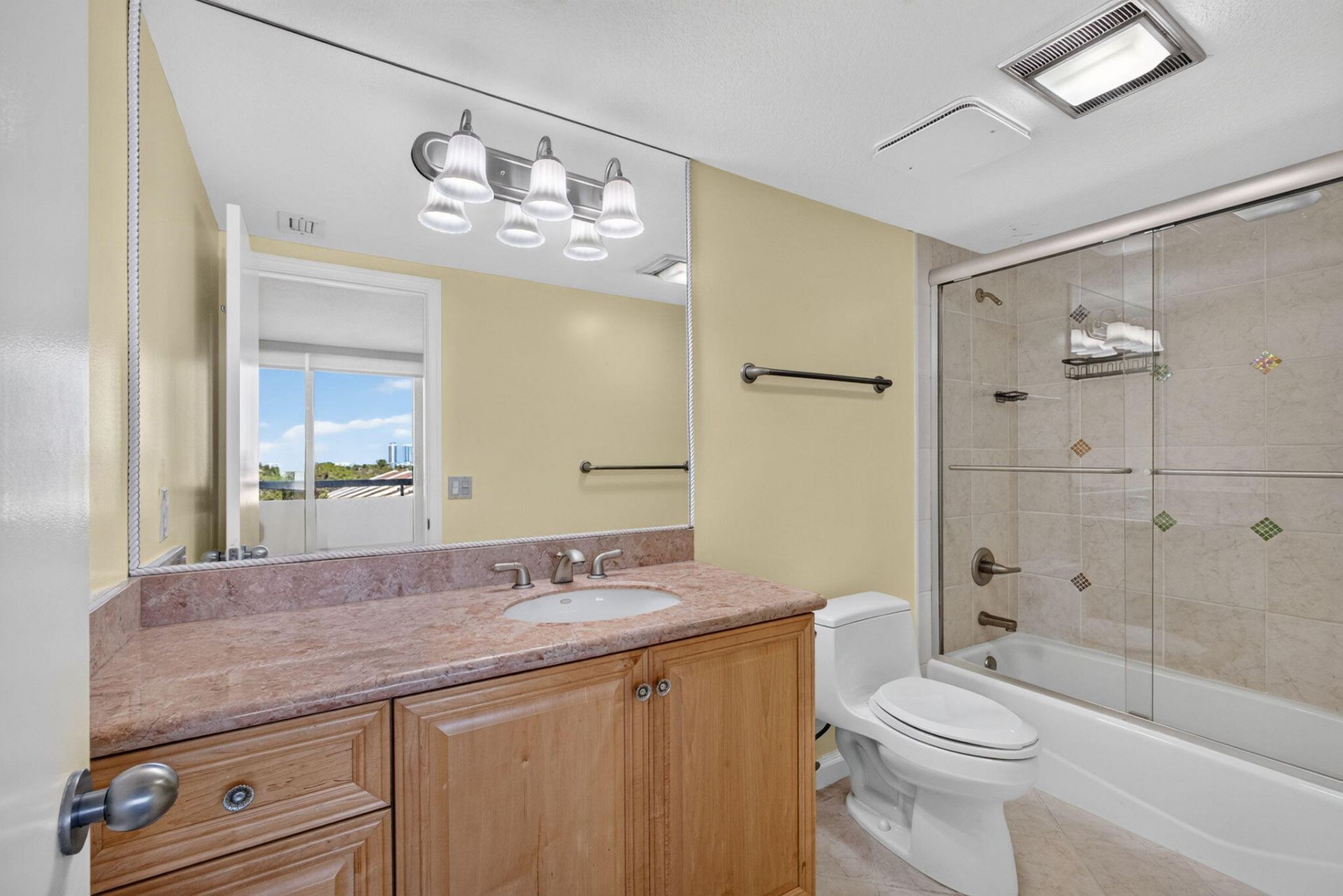 4000 N Ocean Drive, Unit 403, Singer Island, FL 33404 Photo