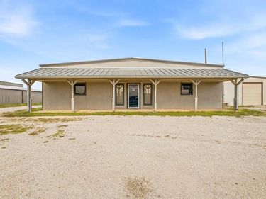 1024 Us-377 , Unit A, Pilot Point, TX 76258