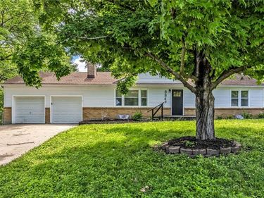 8849 N Locust Street, Kansas City, MO 64155