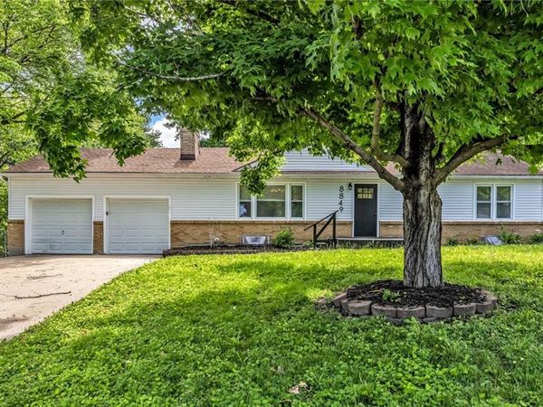 8849 N Locust Street, Kansas City, MO 64155