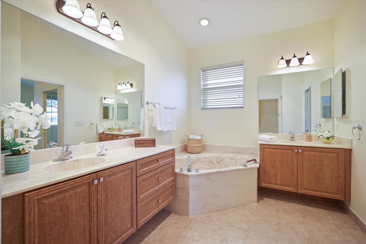 4211 64th Avenue E, Sarasota, FL 34243 Photo
