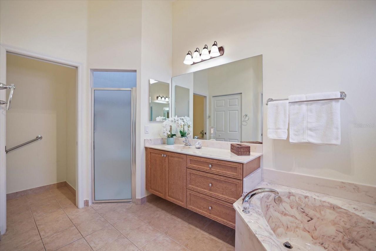 4211 64th Avenue E, Sarasota, FL 34243 Photo