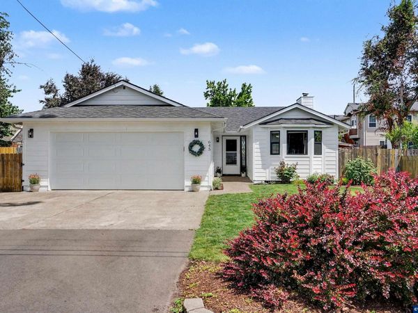 645 John St, Mt Angel, OR 97362