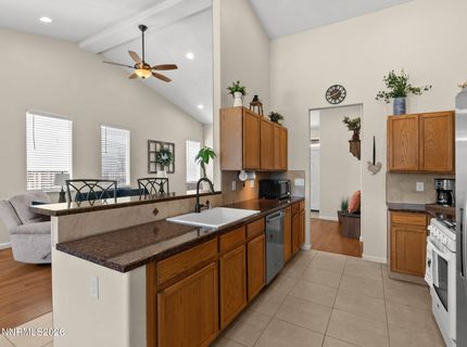9561 Crystalline Drive, Reno, NV 89506 Photo