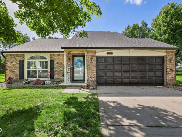 6677 Wimbledon Drive, Zionsville, IN 46077