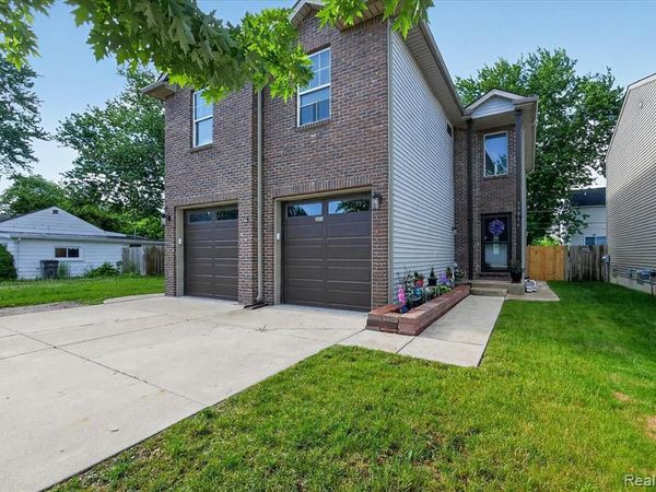 15934 Athens Avenue, Clinton Twp, MI 48035