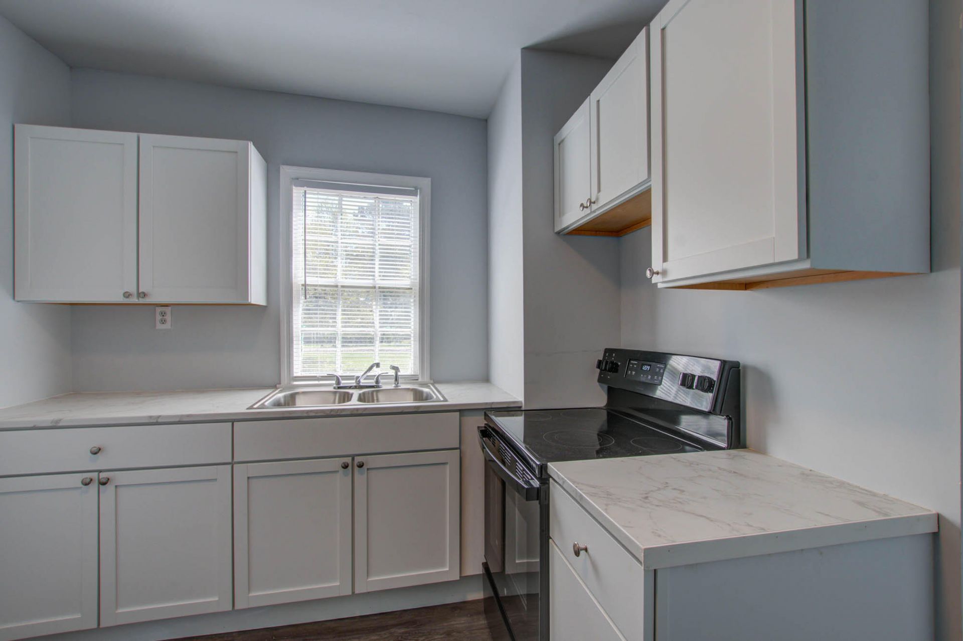 1840 Dillway Street Photo 8