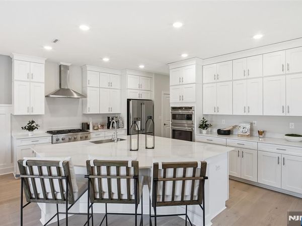 11 Pimlico Place, OAKLAND, NJ 07436