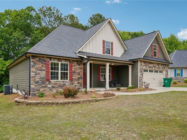 103 Fieldstone Circle , Carrollton, GA 30116
