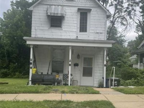 7443 Hoover Avenue , Richmond Heights, MO 63117