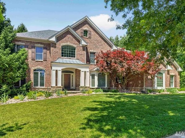 1059 Greystone Manor Parkway, Chesterfield, MO 63005
